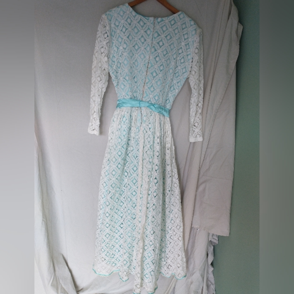 Women's Baby blue and cream lace dress - Picture 11 of 12